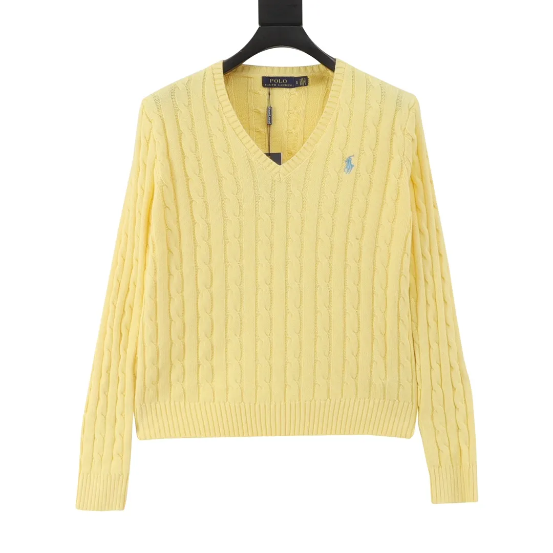 🅿️480 Ralph Lauren 25FW small label knitted sweetheart neck sweater Ralph Lauren (RALPH LAUREN) is the "American classic" brand in the fashion industry. Founded by Mr. Ralph Lauren in 1968, it is a high-end fashion brand with a strong American flavor. The styles are highly stylized and should be regarded as the clothing brand that best represents American culture (this can be seen from the fact that the uniforms of the US team in many Olympic Games have been provided by Ralph Lauren). Size: S-L